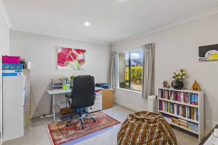 Photo of property in 41 Holcombe Drive, Paraparaumu, 5032