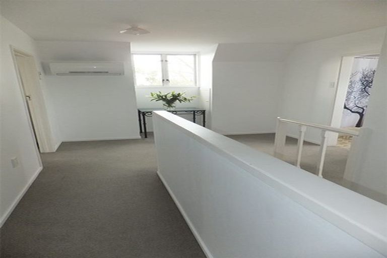 Photo of property in 211 Avonhead Road, Avonhead, Christchurch, 8042