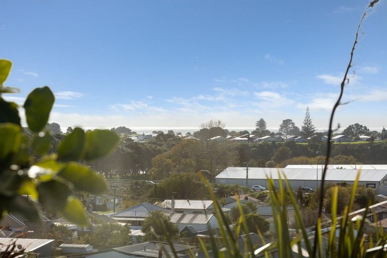 Photo of property in 31 Queens Road, Glen Avon, New Plymouth, 4312