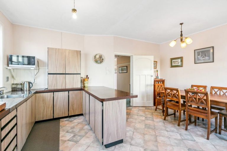 Photo of property in 93 Apu Crescent, Lyall Bay, Wellington, 6022