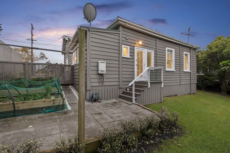 Photo of property in 229 Eskdale Road, Birkenhead, Auckland, 0626