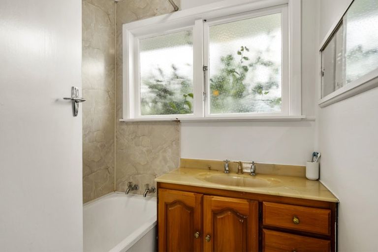 Photo of property in 34 Silverbirch Grove, Churton Park, Wellington, 6037