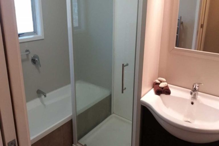 Photo of property in 75 Kemp Road, Massey, Auckland, 0614