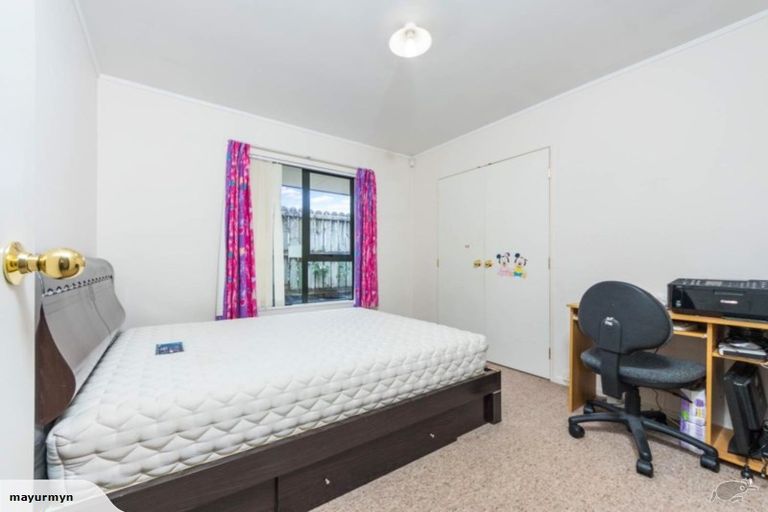 Photo of property in 15 Frank Bunce Grove, Flat Bush, Auckland, 2019