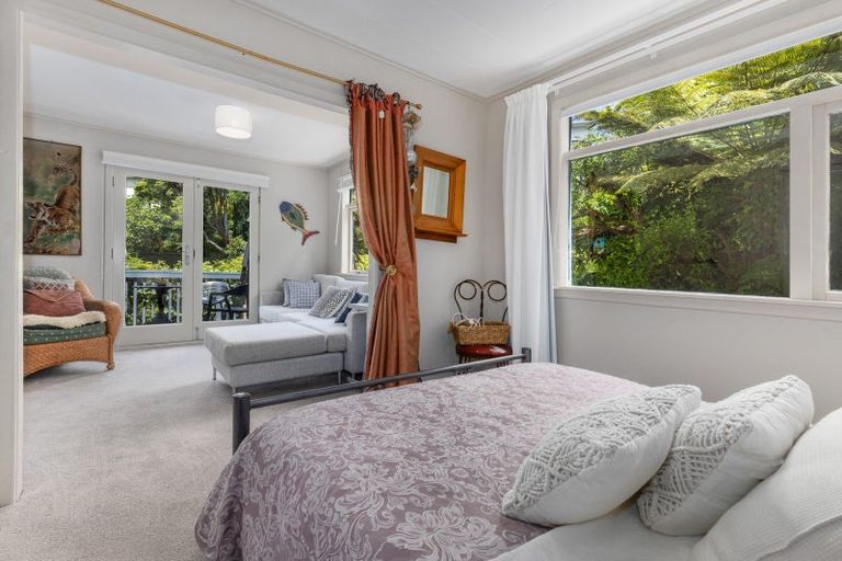 Photo of property in 48 Seaview Road, Paremata, Porirua, 5024