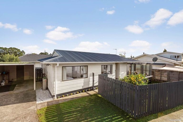 Photo of property in 15 Margan Avenue, New Lynn, Auckland, 0600