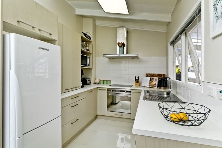 Photo of property in 7 Porter Avenue, Te Atatu South, Auckland, 0610