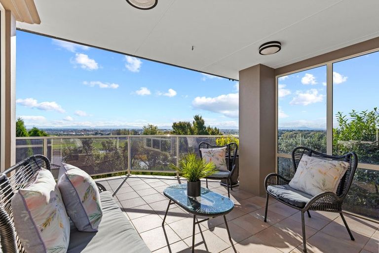 Photo of property in 16 Highcrest Heights, Westmorland, Christchurch, 8025