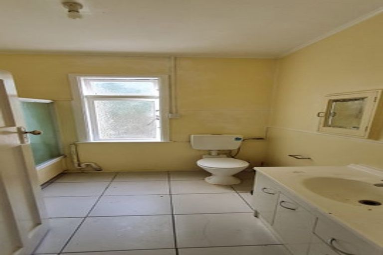 Photo of property in 96 Nairn Street, Mount Cook, Wellington, 6011