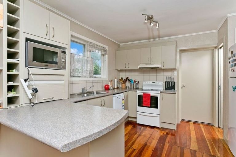 Photo of property in 672 Te Atatu Road, Te Atatu Peninsula, Auckland, 0610