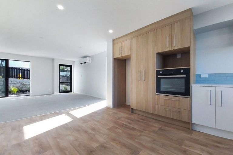 Photo of property in 2 Mikoikoi Crescent, Mangere Bridge, Auckland, 2022