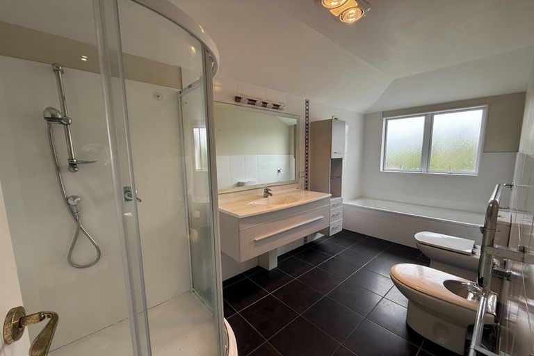 Photo of property in 18 Harrowglen Drive, Northcross, Auckland, 0632