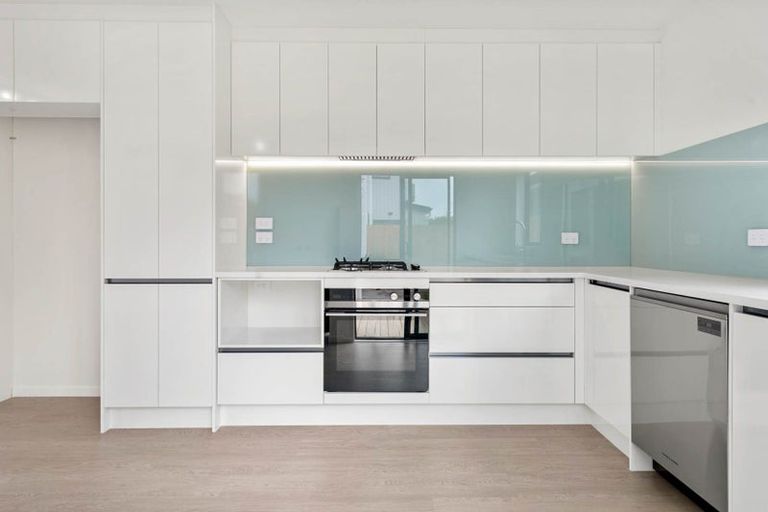 Photo of property in 90c Seymour Road, Sunnyvale, Auckland, 0612