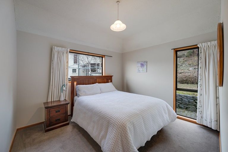 Photo of property in 10 Lordens Place, Fernhill, Queenstown, 9300