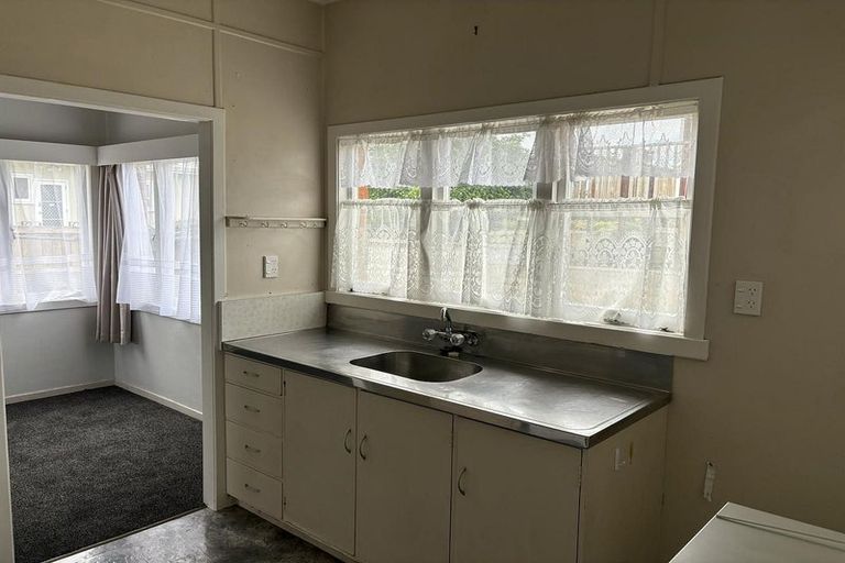 Photo of property in 8 King Edward Avenue, Papakura, 2110