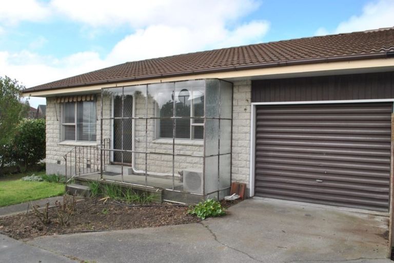 Photo of property in 2/27 Juniper Place, Burnside, Christchurch, 8053