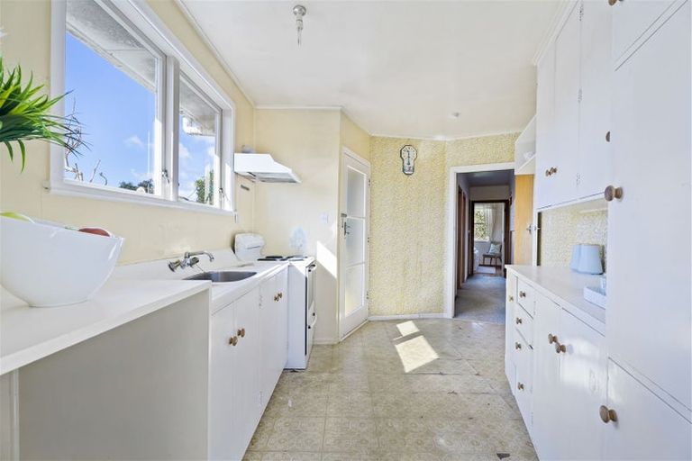 Photo of property in 19 Paramu Avenue, Birkdale, Auckland, 0626