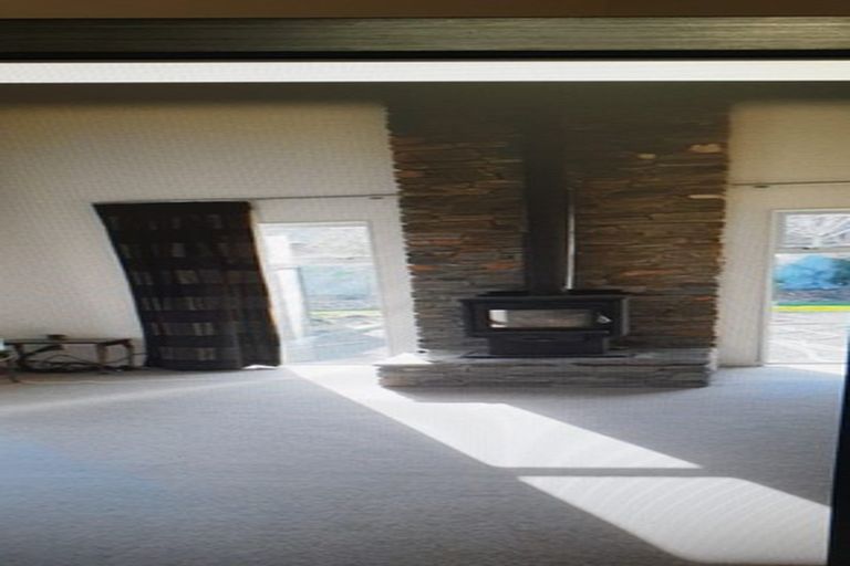 Photo of property in 28 Titirangi Drive, Fitzherbert, Palmerston North, 4471