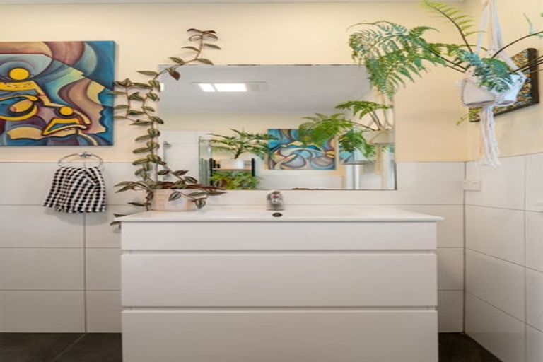 Photo of property in 58 Ngatai Road, Otumoetai, Tauranga, 3110