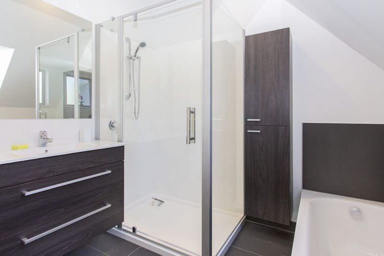 Photo of property in Cornwall Gardens, 2/27 Cornwall Street, St Albans, Christchurch, 8014