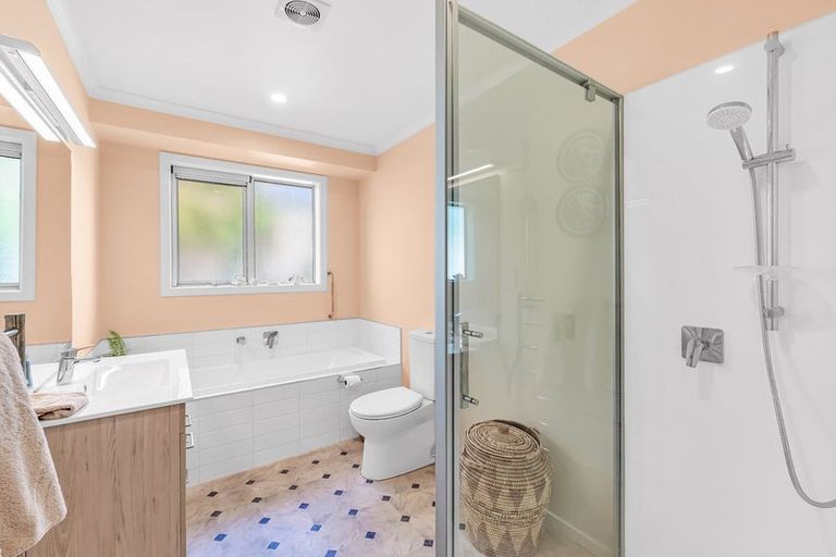 Photo of property in 82 Waipunahau Road, Waikanae, 5036