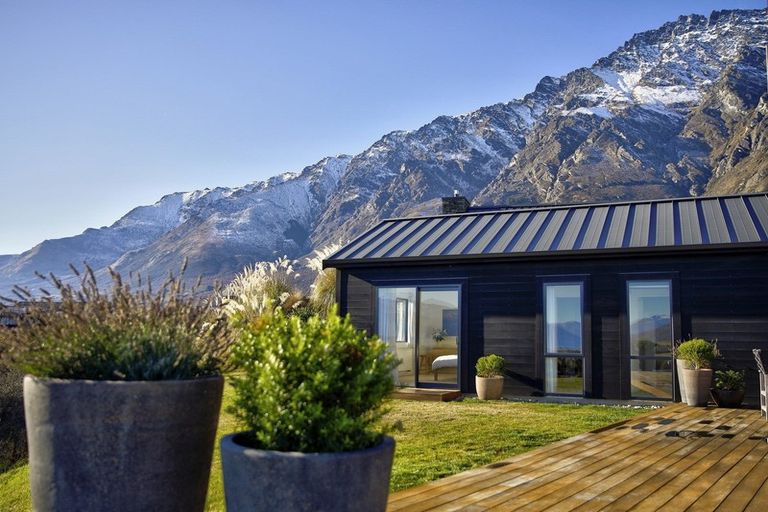 Photo of property in 7 Rabbiters Crescent, Jacks Point, Queenstown, 9371