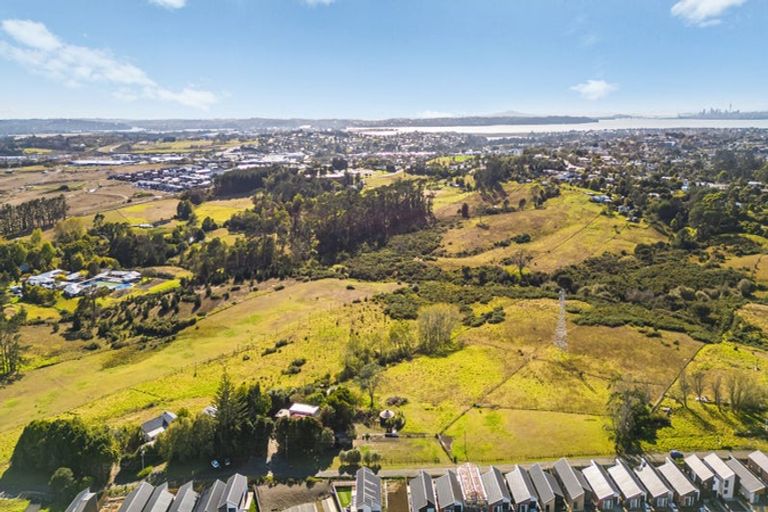 Photo of property in 23 Red Hills Road, Massey, Auckland, 0614
