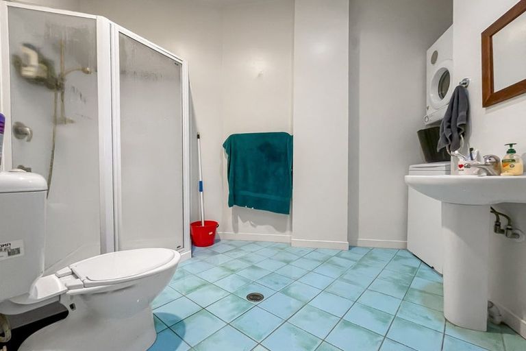 Photo of property in Endeavour Apartments, 16/125u Thorndon Quay, Pipitea, Wellington, 6011