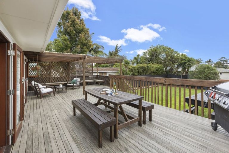Photo of property in 21 Taipari Road, Te Atatu Peninsula, Auckland, 0610