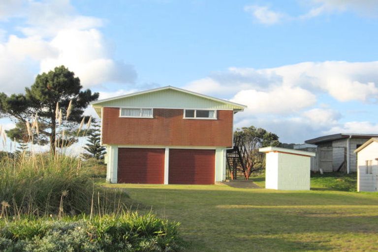 Photo of property in 106 Hinemoa Street, Whangamata, 3620
