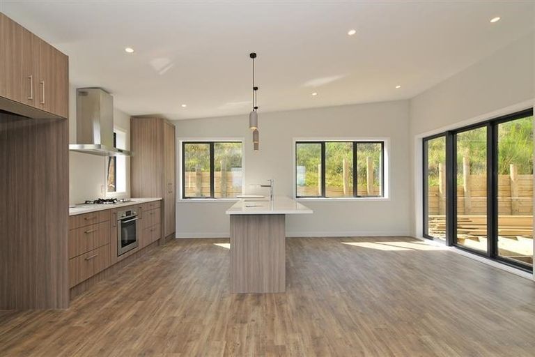 Photo of property in 7a Grumman Lane, Newlands, Wellington, 6037