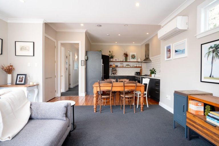 Photo of property in 90 Onepu Road, Lyall Bay, Wellington, 6022