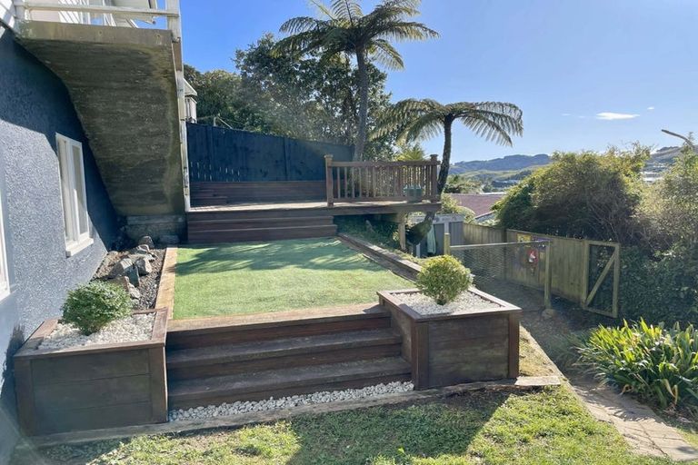 Photo of property in 7 Innes Way, Newlands, Wellington, 6037