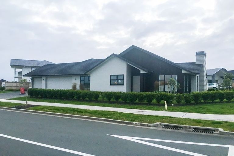 Photo of property in 1 Breton Road, Karaka, Papakura, 2113