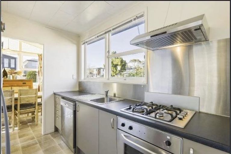 Photo of property in 37 Minaret Drive, Bucklands Beach, Auckland, 2014