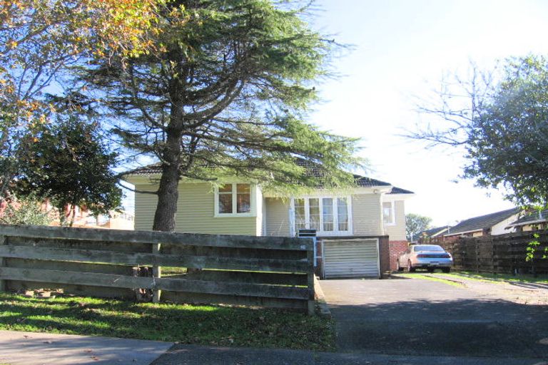 Photo of property in 86 Roberts Road, Te Atatu South, Auckland, 0610