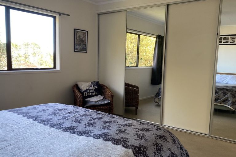 Photo of property in 16 Quincey Place, Massey, Auckland, 0614