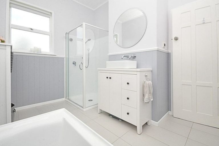 Photo of property in 1 Karaka Street, Helensville, 0800