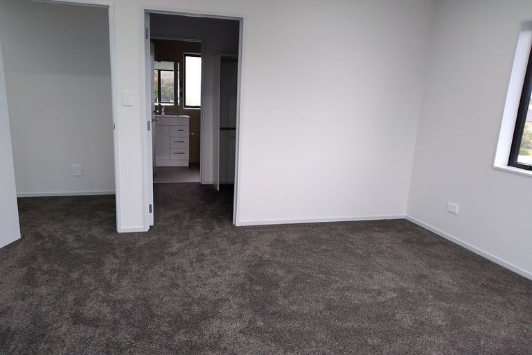 Photo of property in 1 Nagra Lane, Papakura, 2110
