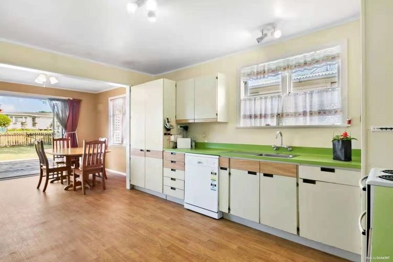 Photo of property in 39 Matipo Road, Te Atatu Peninsula, Auckland, 0610