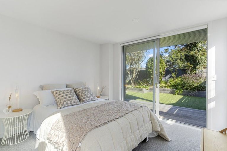 Photo of property in 2/43 Princes Street, Northcote Point, Auckland, 0627