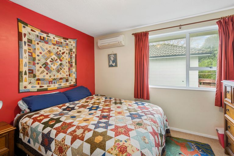 Photo of property in 49 Oakley Crescent, Hornby, Christchurch, 8042