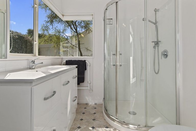 Photo of property in 10 Links View Drive, Omokoroa, 3114