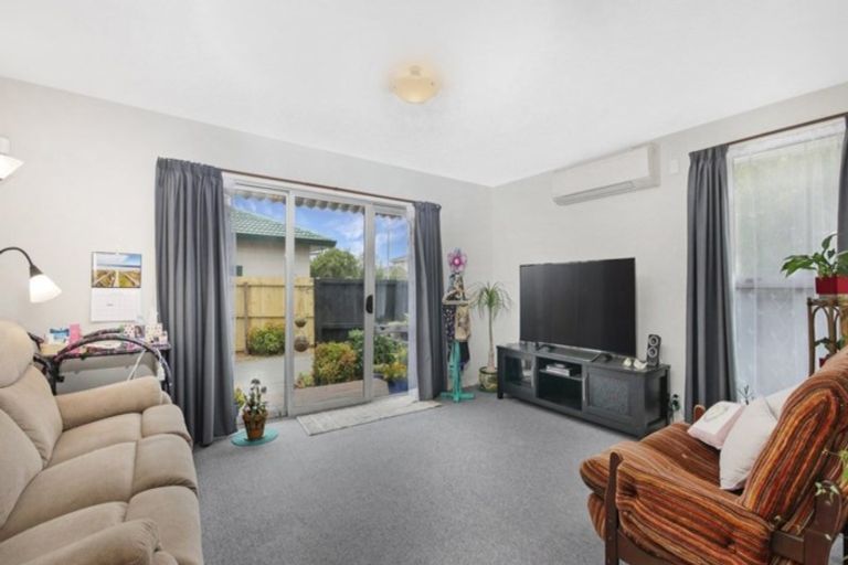 Photo of property in 11 Chipping Lane, Redwood, Christchurch, 8051
