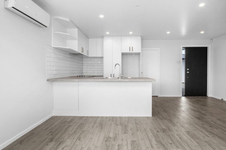 Photo of property in 2/18 Betley Crescent, Fairview Downs, Hamilton, 3214