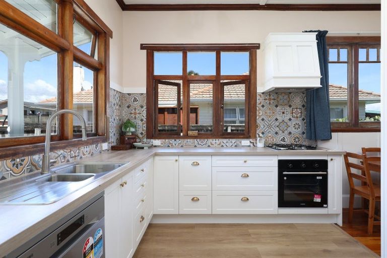 Photo of property in 102a Parkers Road, Tahunanui, Nelson, 7011