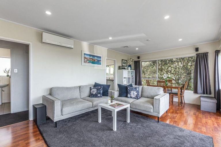 Photo of property in 2/12 Girrahween Drive, Totara Vale, Auckland, 0629