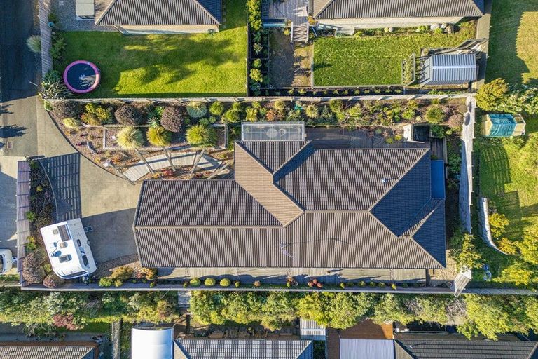 Photo of property in 16 Seamount Drive, Red Beach, 0932