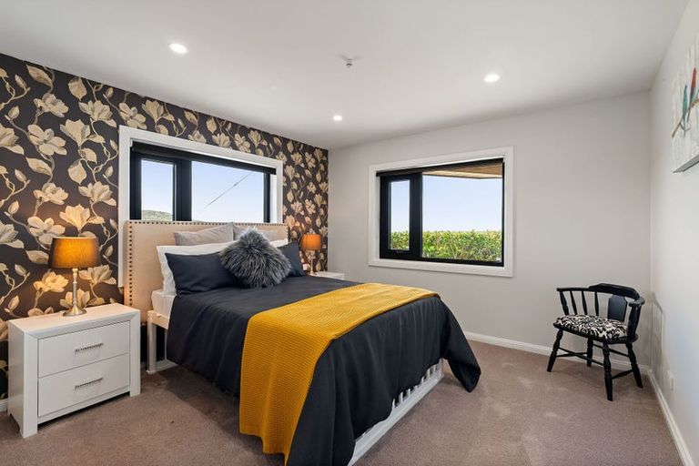 Photo of property in 35 Grumman Lane, Newlands, Wellington, 6037