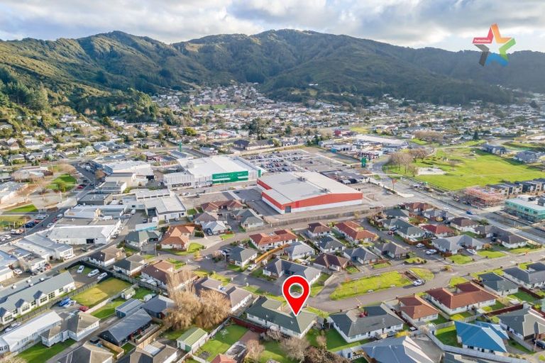 Photo of property in 10 Woodland Mews, Wainuiomata, Lower Hutt, 5014